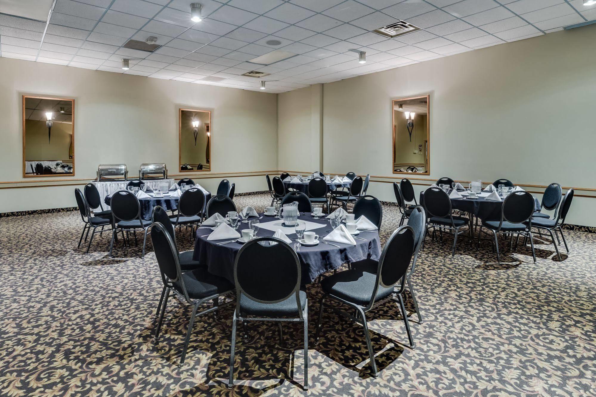 Heritage Inn Hotel & Convention Centre - Moose Jaw Exterior photo